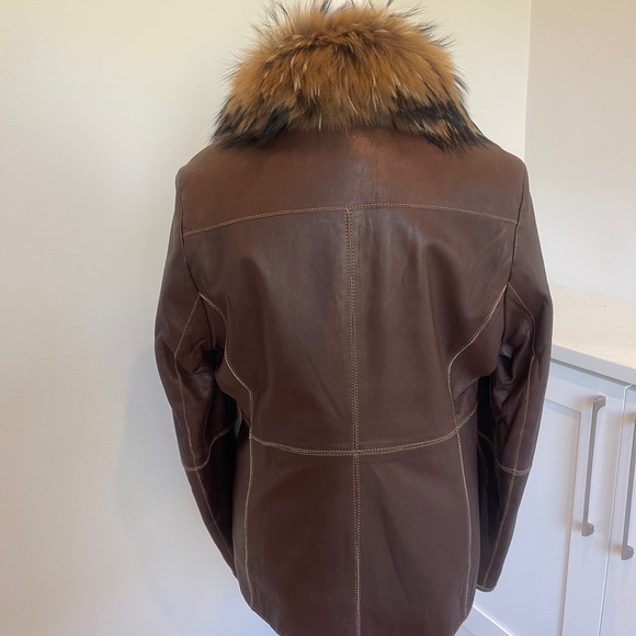 Fur Lined Leather Jacket With Gorgeous Fox Collar. - Picture 5 of 15